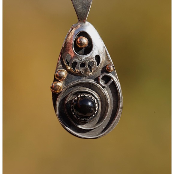 A. Henry - Native American Indian 12KGF‎ Sterling Silver Onyx Bear Paw Pendant